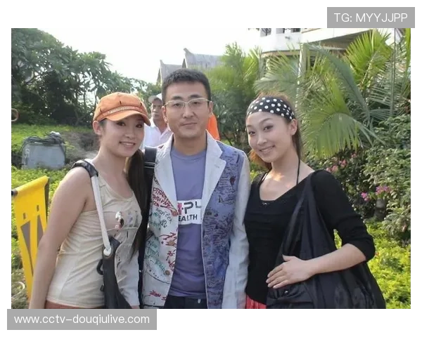 斯特里克兰女友搬运行李随行 鼻子打断选手及时送医手术